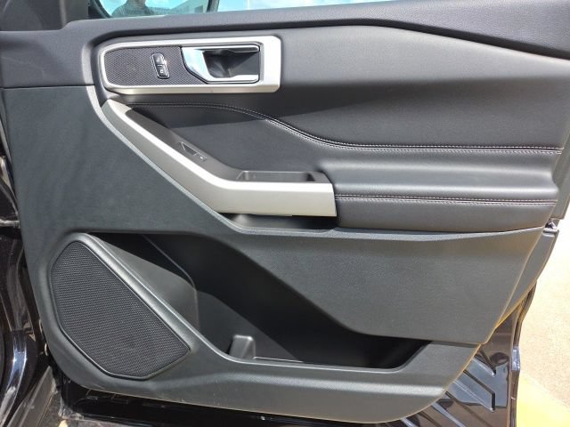 Used 2024 Ford Explorer XLT RWD image 17