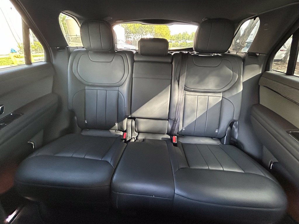 Used 2025 Land Rover Range Rover Sport SE AWD/4WD image 13