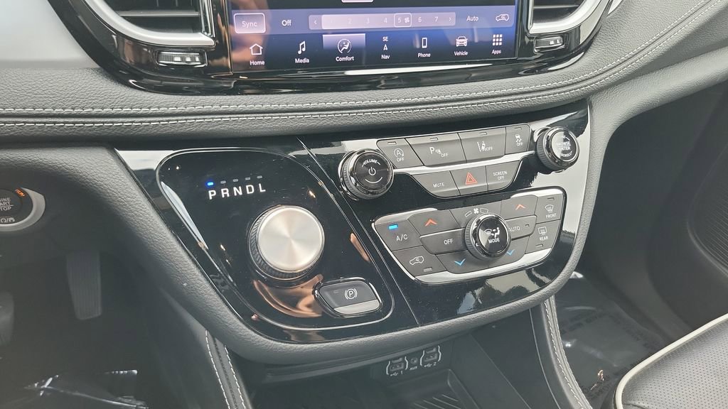 Used 2025 Chrysler Pacifica Limited image 18