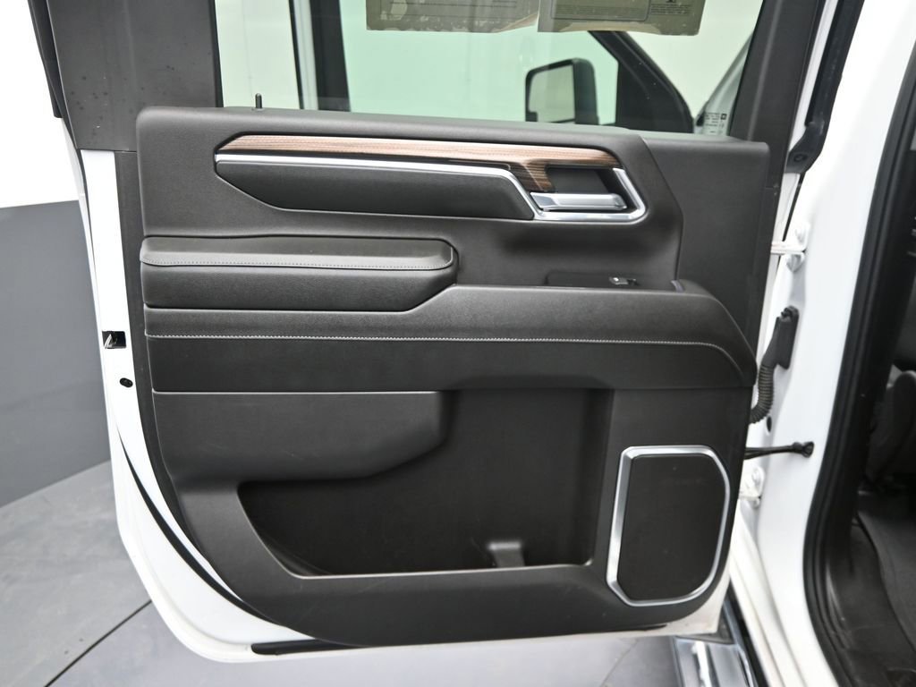 Used 2024 Chevrolet Silverado 2500 LT w/ Convenience Package image 31