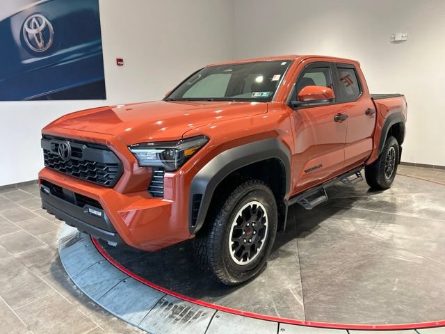 Certified 2025 Toyota Tacoma TRD Off-Road AWD/4WD image 3