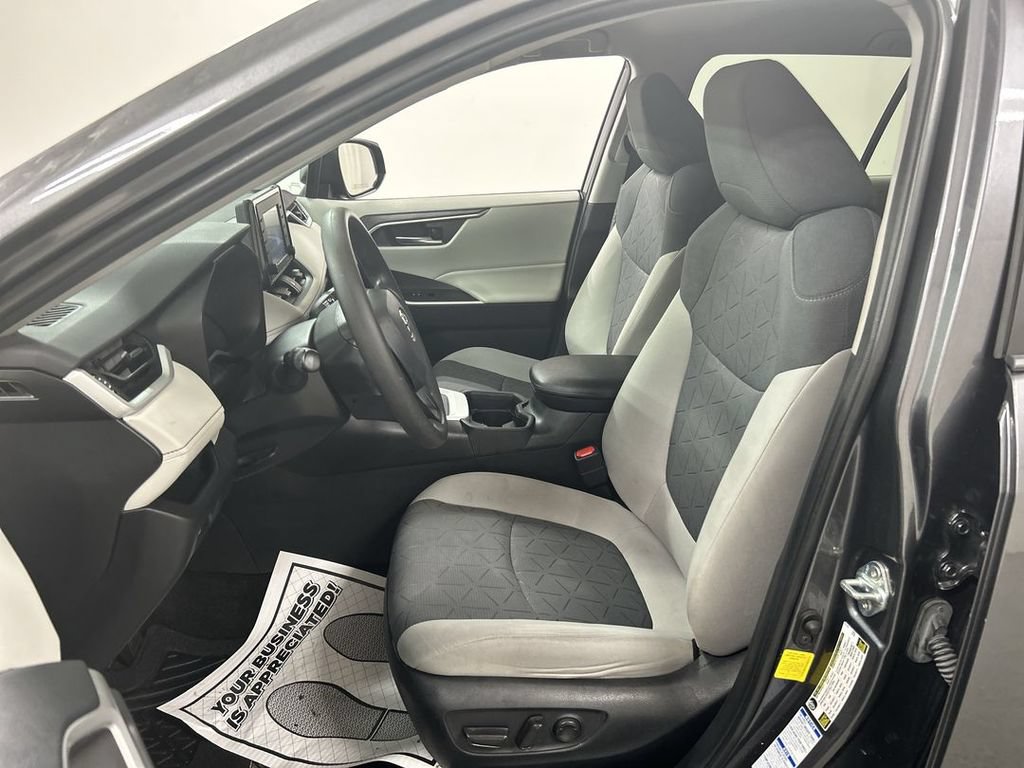 Used 2020 Toyota RAV4 XLE AWD/4WD image 9