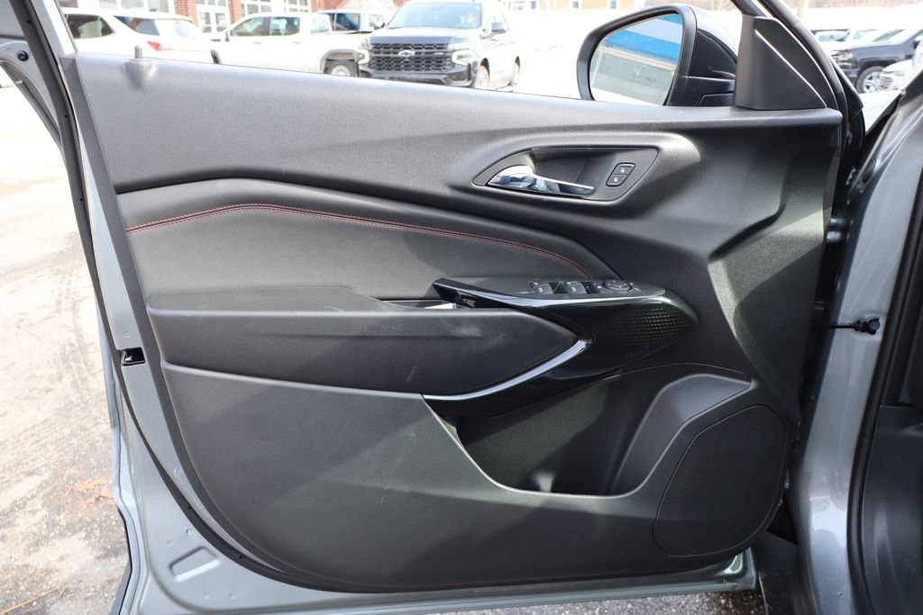 New 2026 Chevrolet Trax RS w/ Sunroof Package image 7