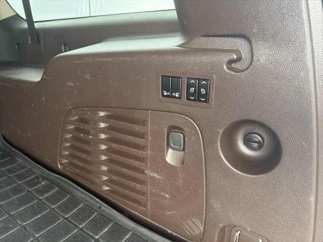 Used 2019 Chevrolet Suburban Premier AWD/4WD image 37