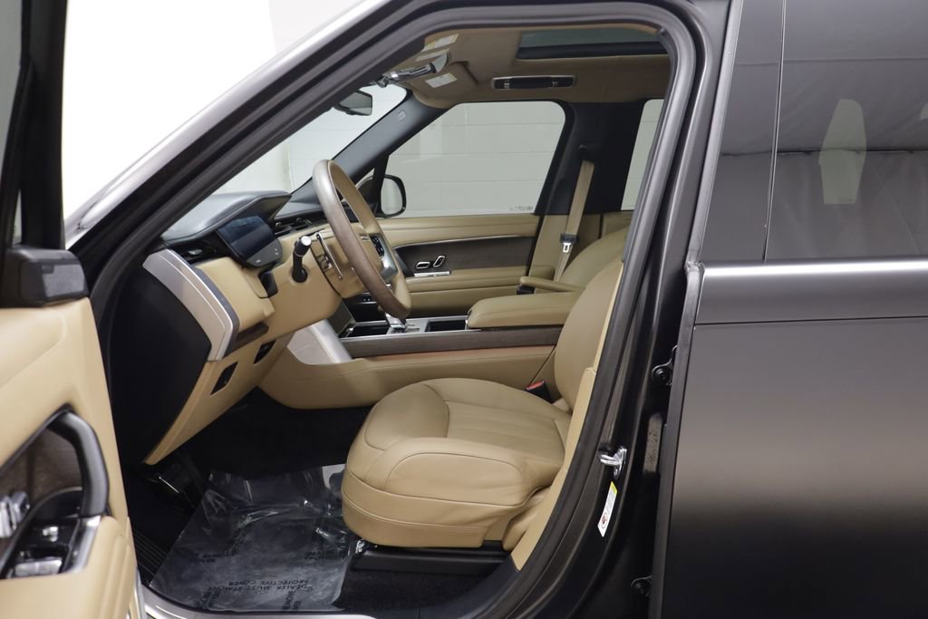 Certified 2025 Land Rover Range Rover Long Wheelbase Autobiography AWD/4WD image 5