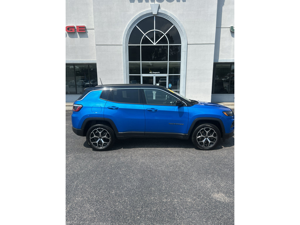 Used 2025 Jeep Compass Limited w/ Sun & Sound Group AWD/4WD image 16