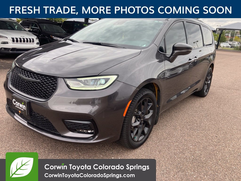 Used 2021 Chrysler Pacifica Limited w/ Uconnect Theater Family Group AWD/4WD image 3