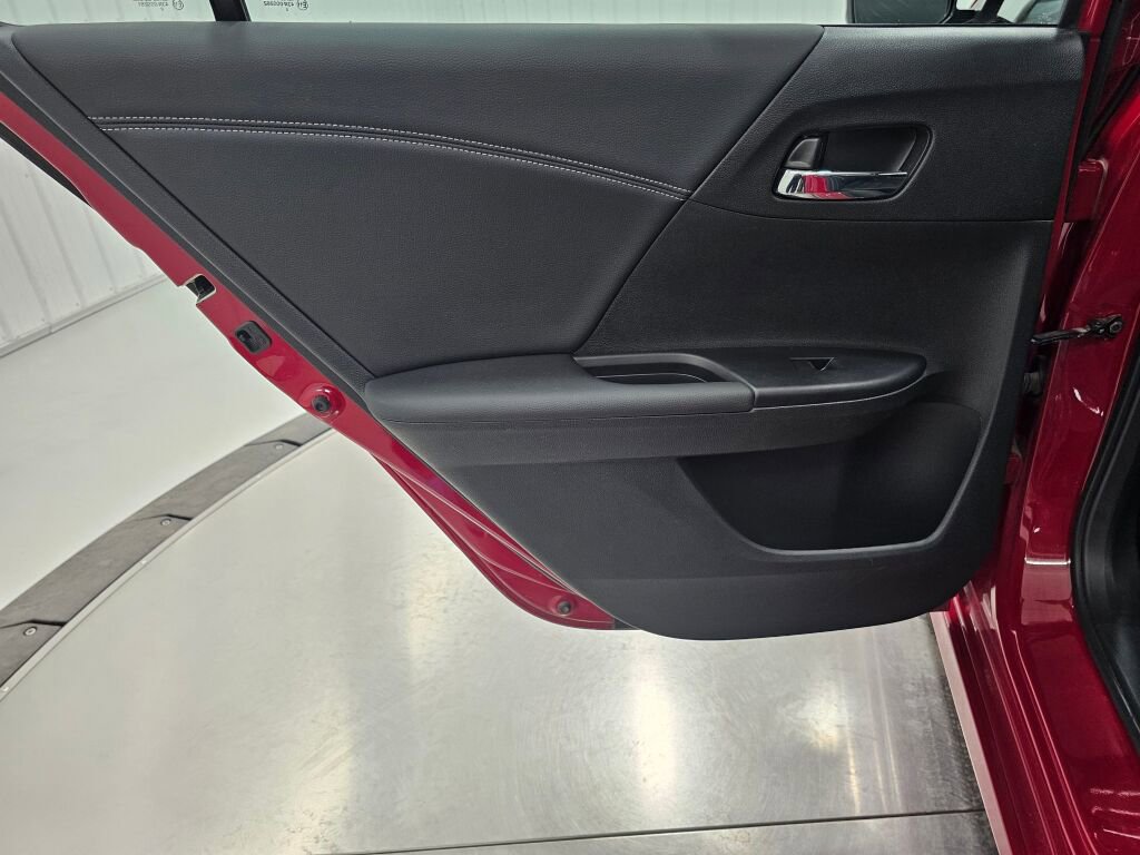 Used 2016 Honda Accord Sport image 21