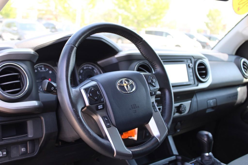 Used 2019 Toyota Tacoma SR5 AWD/4WD image 17