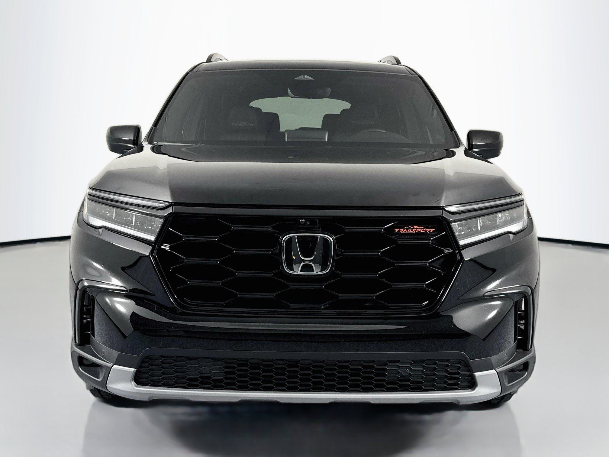 Certified 2025 Honda Pilot TrailSport image 2