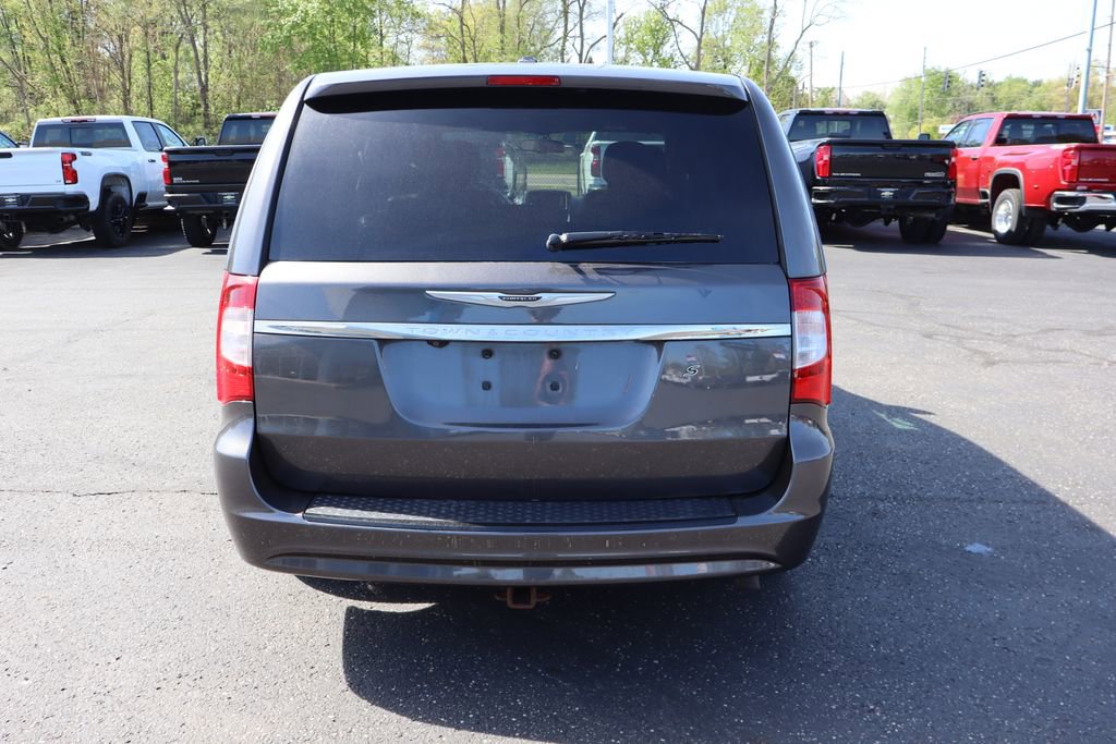 Used 2015 Chrysler Town & Country S w/ Driver Convenience Group FWD image 36