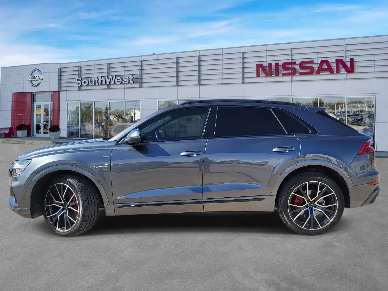 Used 2019 Audi Q8 Prestige w/ Year 1 Package image 9