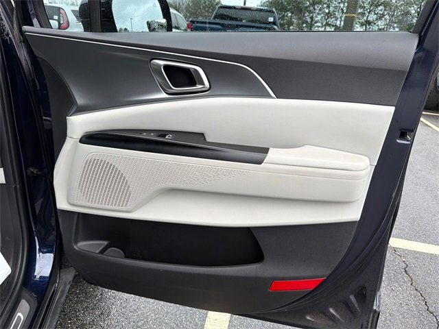 Used 2023 Kia Carnival LX image 14