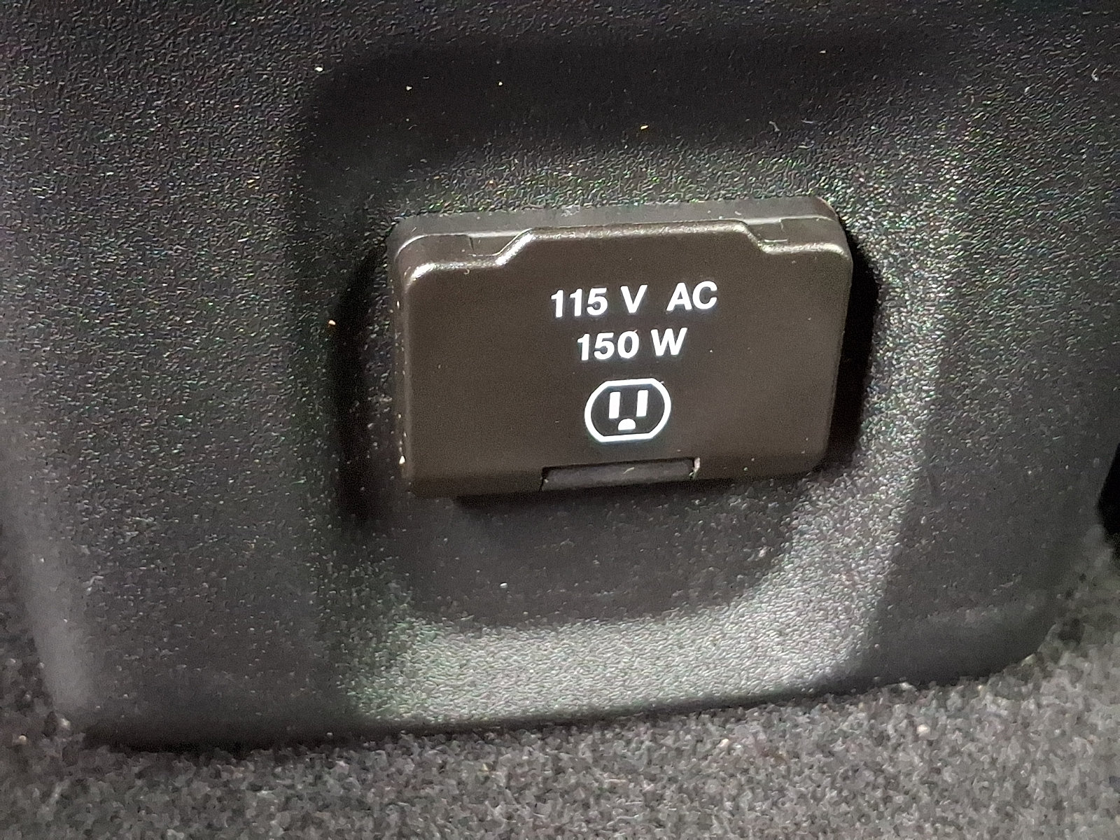 Certified 2019 Jeep Renegade Limited w/ UConnect 8.4 Nav Group AWD/4WD image 11