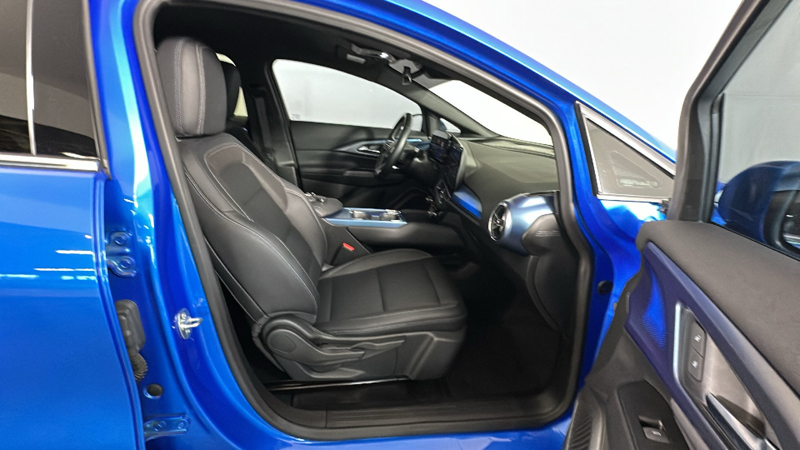 Used 2024 Chevrolet Equinox EV LT FWD image 34