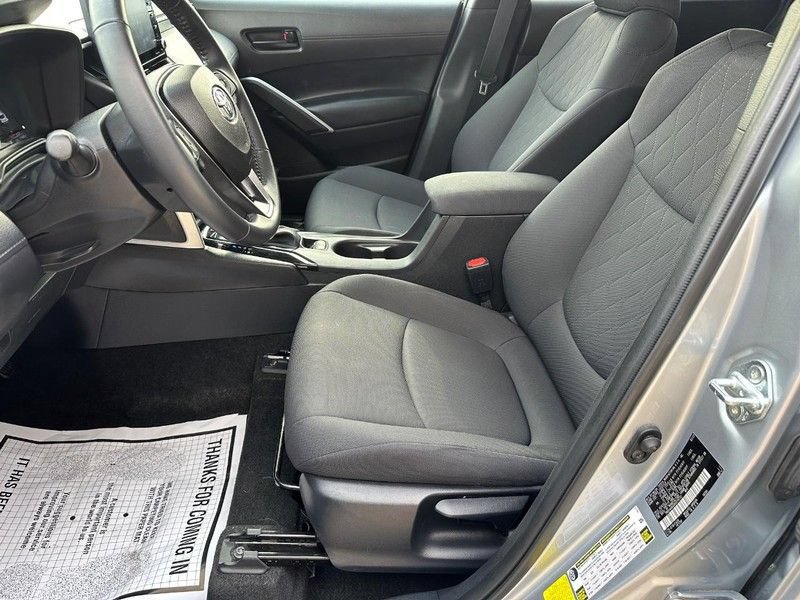 Used 2022 Toyota Corolla Cross LE AWD/4WD image 26