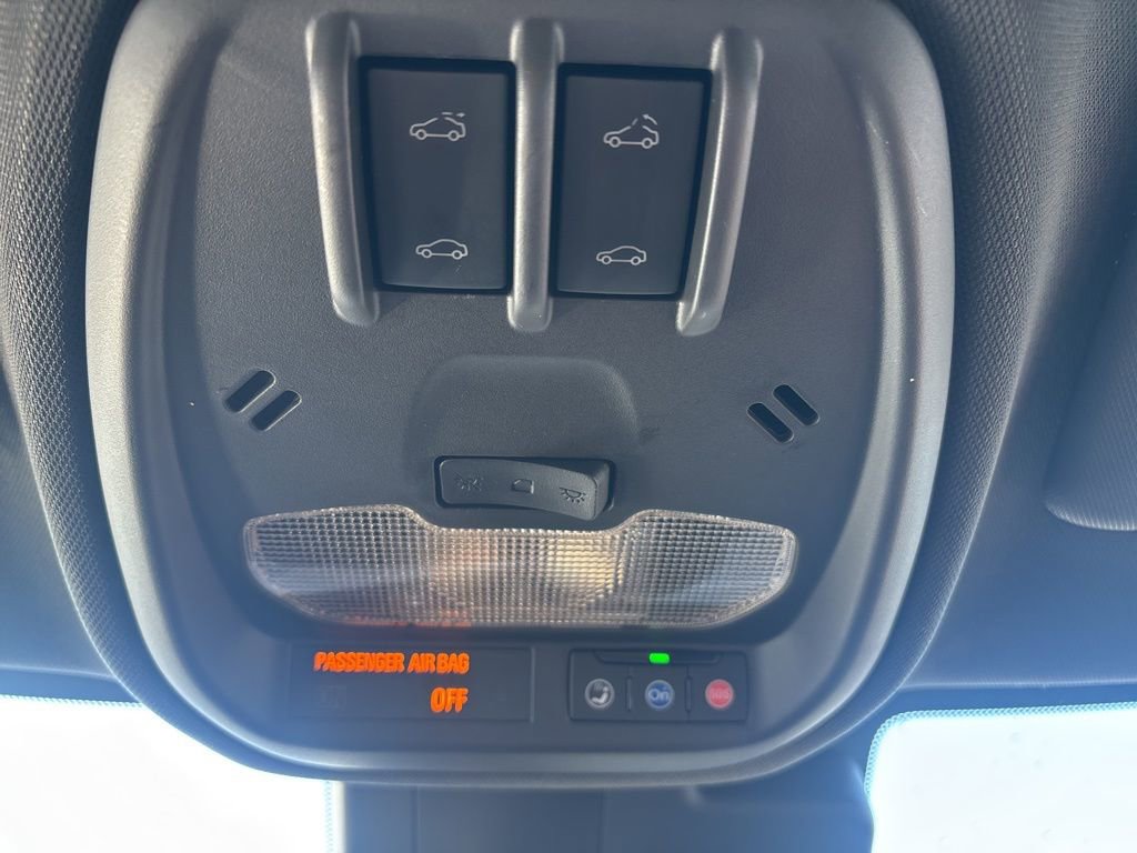 Used 2025 Chevrolet Trax RS w/ Sunroof Package image 30