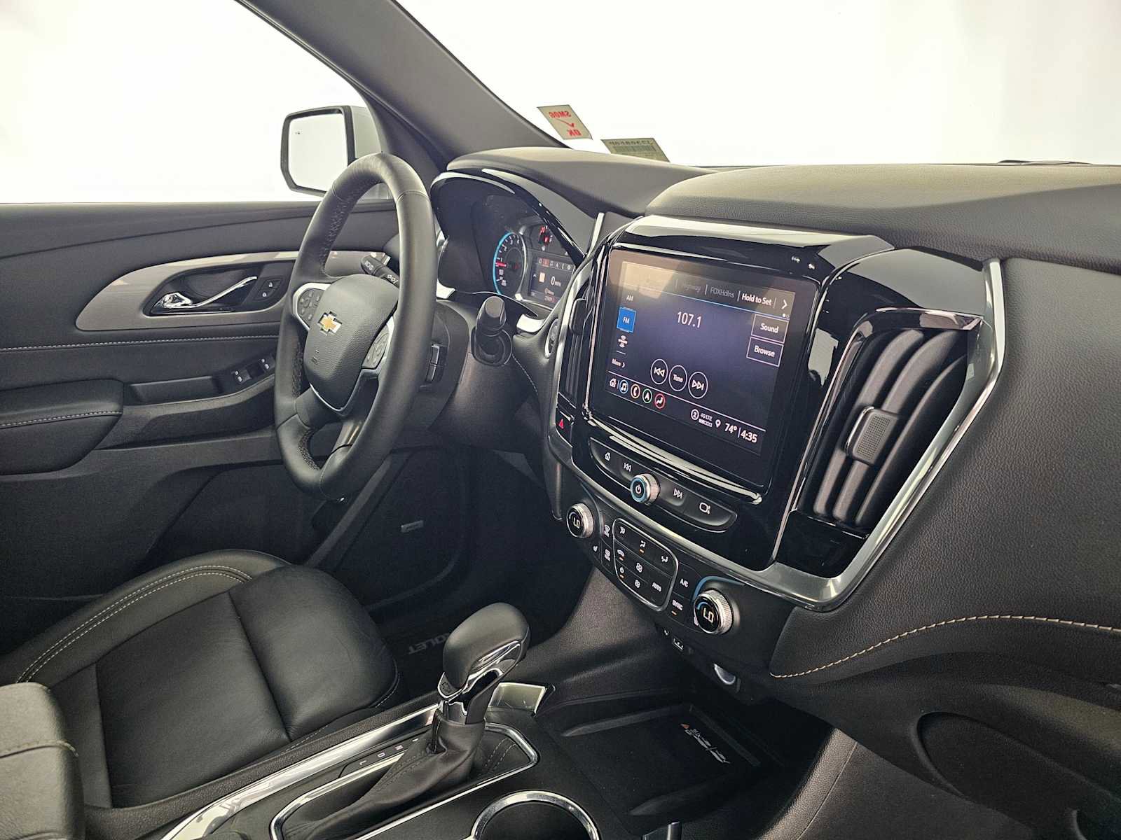 Used 2023 Chevrolet Traverse LT w/ LT Premium Package FWD image 11