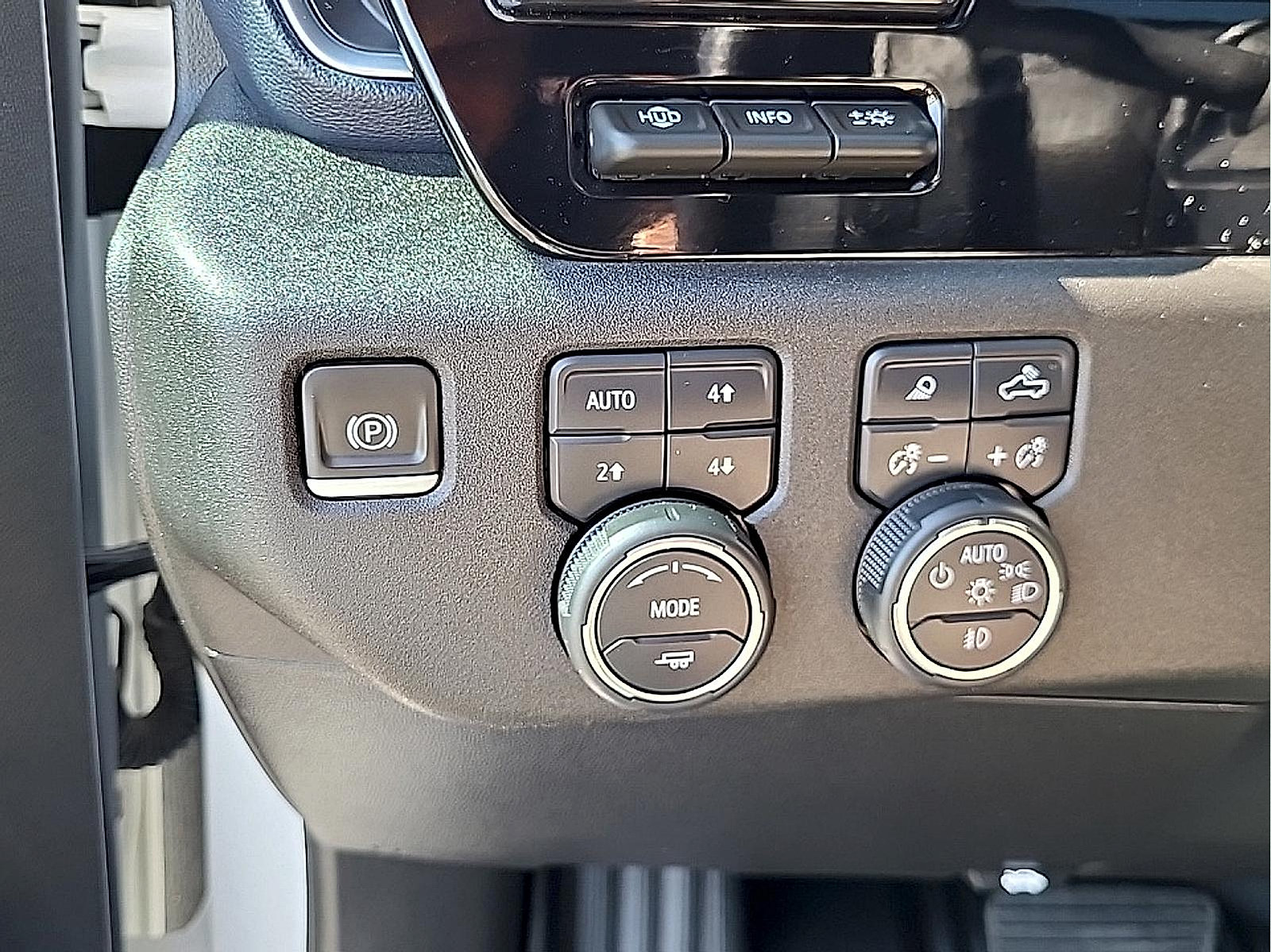 Used 2024 Chevrolet Silverado 1500 High Country w/ Technology Package AWD/4WD image 22