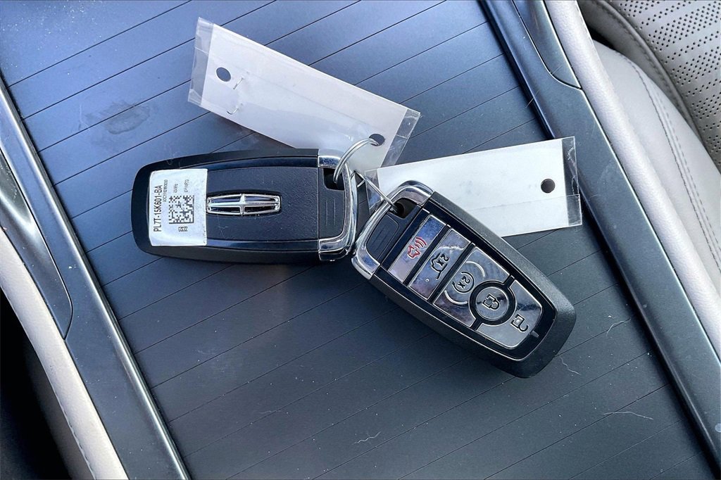 Used 2024 Lincoln Nautilus Reserve w/ Equipment Group 203A image 9