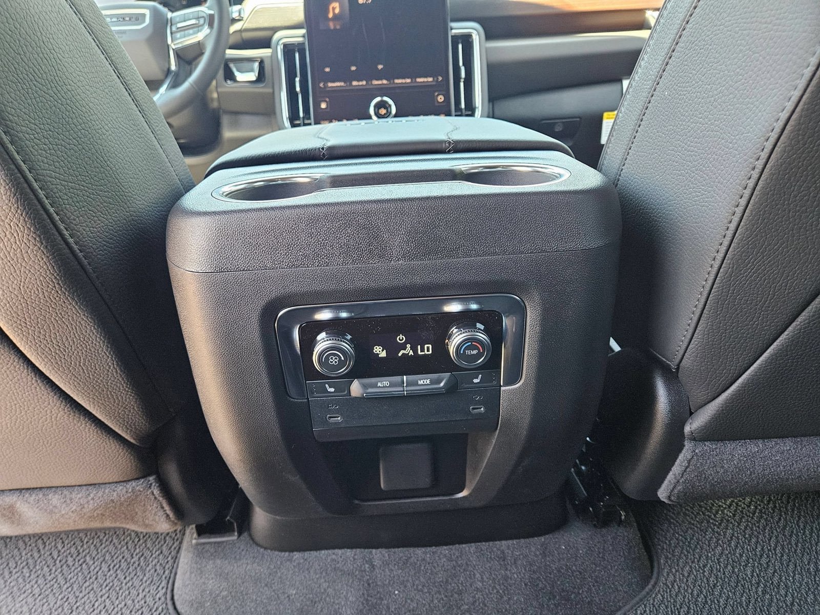 New 2026 GMC Yukon Denali AWD/4WD image 25