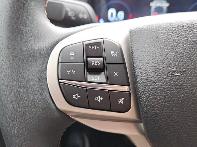 Used 2025 Ford Explorer Active AWD/4WD image 13
