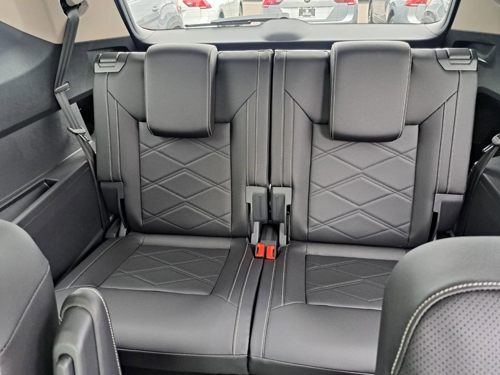 Used 2025 Volkswagen Atlas SE image 23