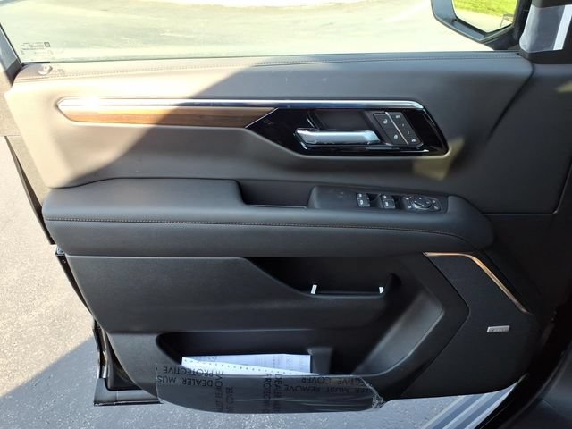 New 2026 Chevrolet Suburban High Country AWD/4WD image 11