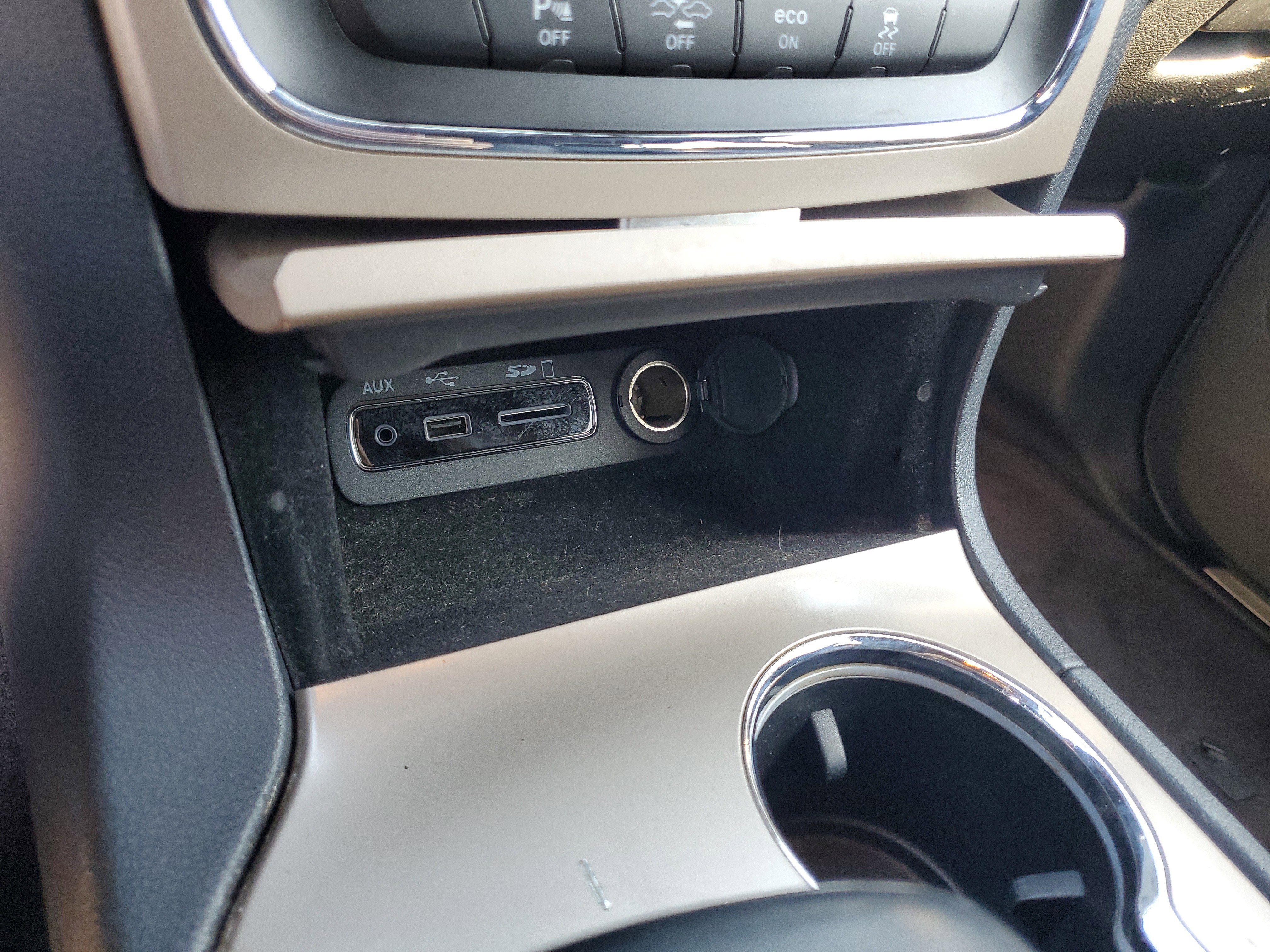 Used 2015 Jeep Grand Cherokee Overland w/ Advanced Technology Group image 24