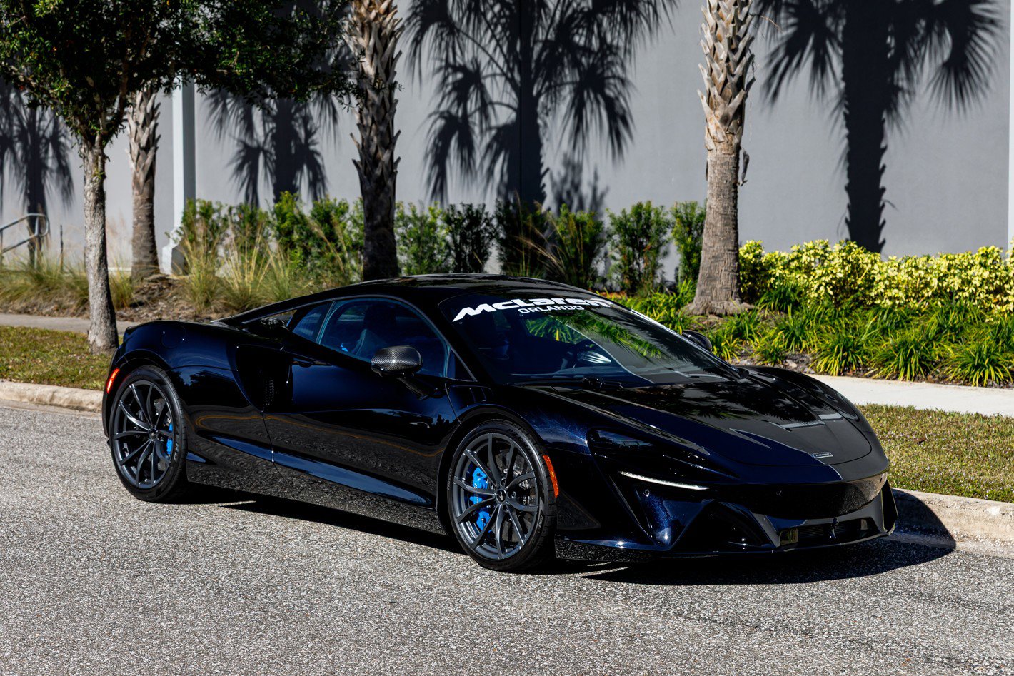 Used 2023 McLaren Artura image 2