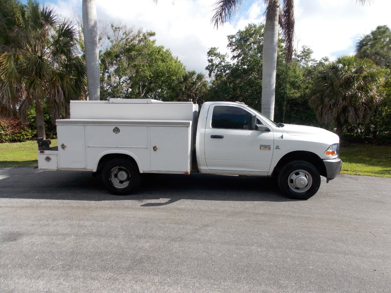 Used 2011 RAM 3500 ST RWD image 9