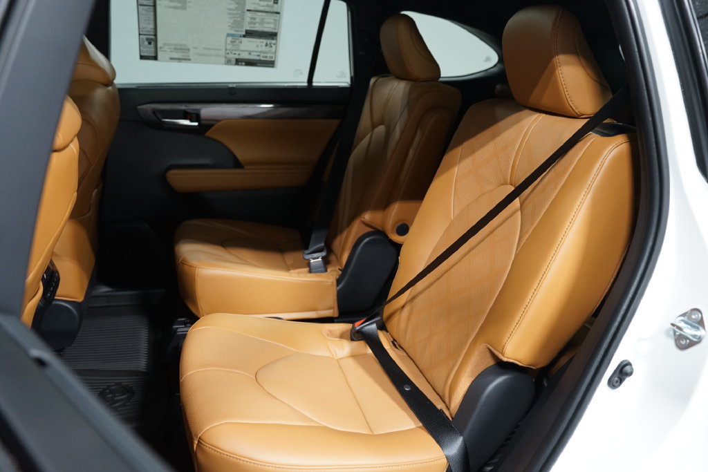 New 2026 Toyota Highlander Platinum AWD/4WD image 31