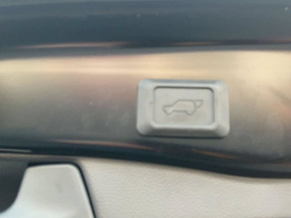 Used 2022 Toyota RAV4 SE w/ Convenience Package AWD/4WD image 7