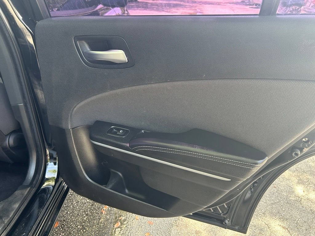 Used 2017 Dodge Charger SE RWD image 31