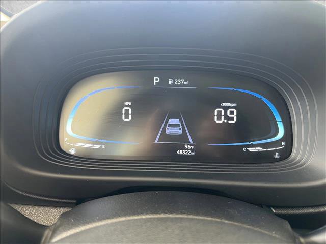 Used 2023 Hyundai Venue SEL image 15