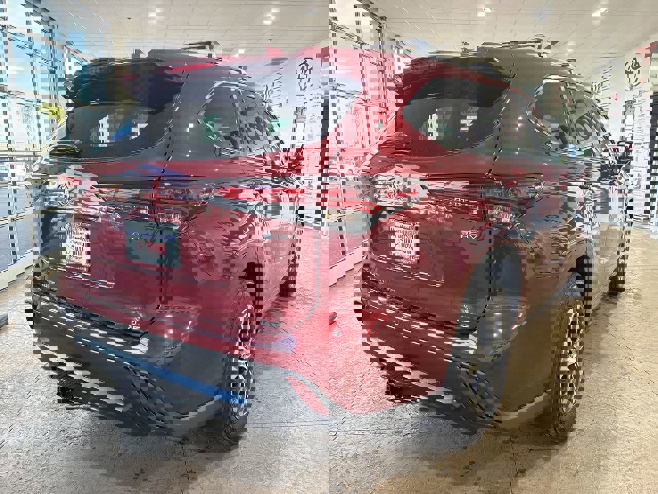 New 2026 Toyota Highlander XLE image 2