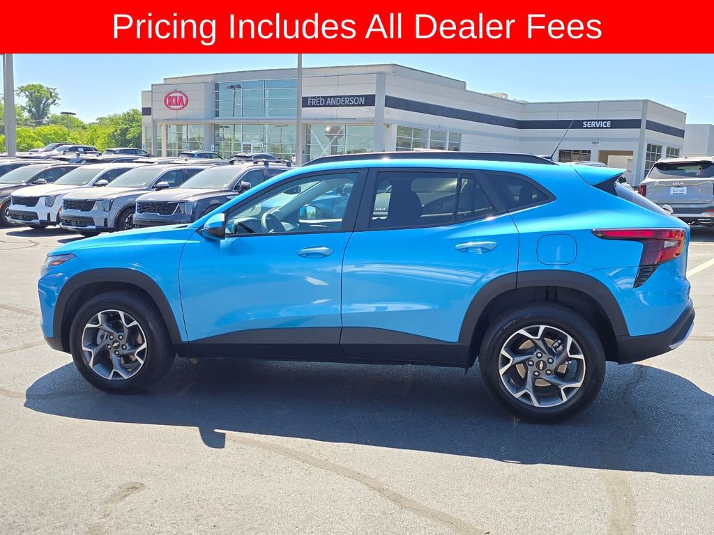 Used 2025 Chevrolet Trax LT FWD image 6