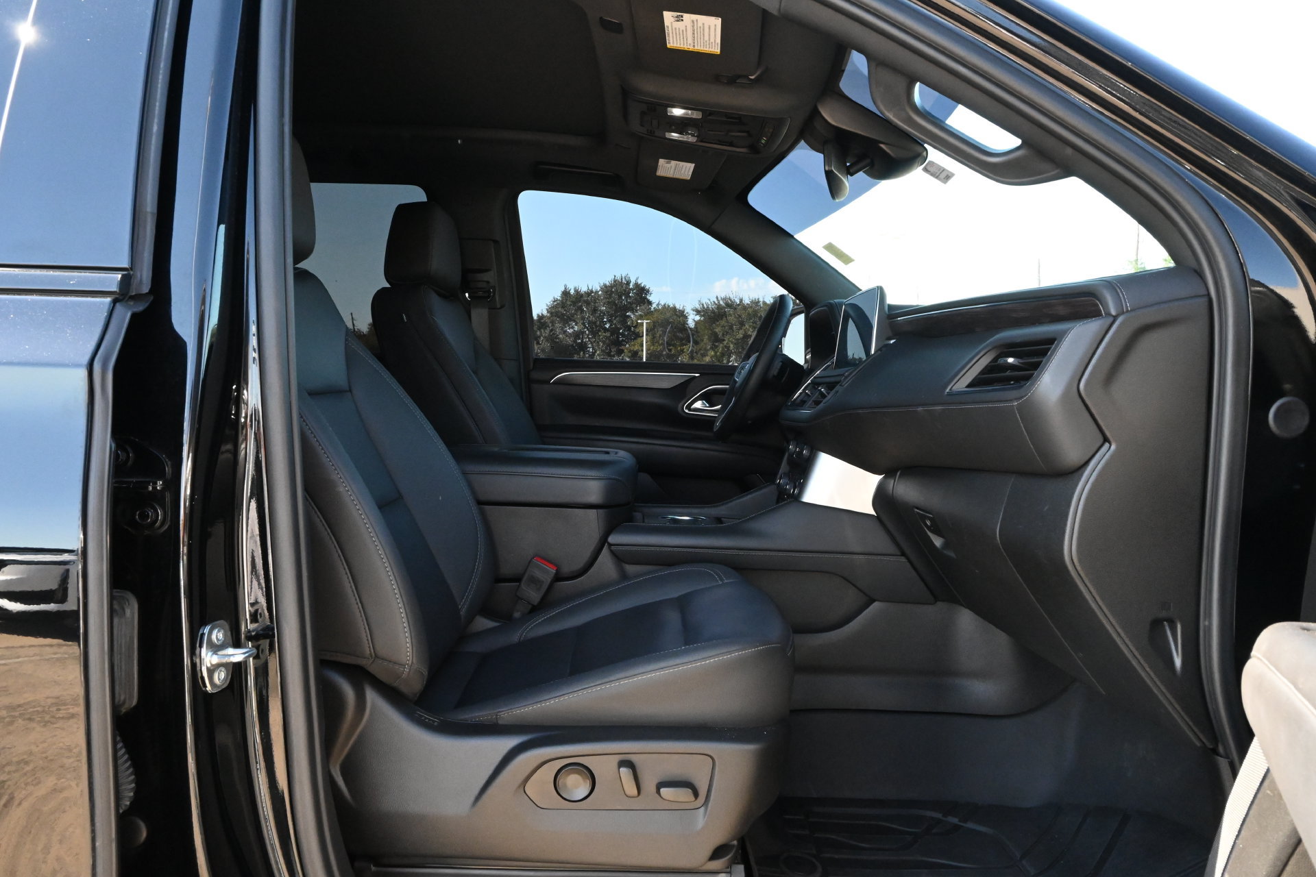 Used 2024 Chevrolet Tahoe Z71 w/ Off-Road Capability Package AWD/4WD image 25