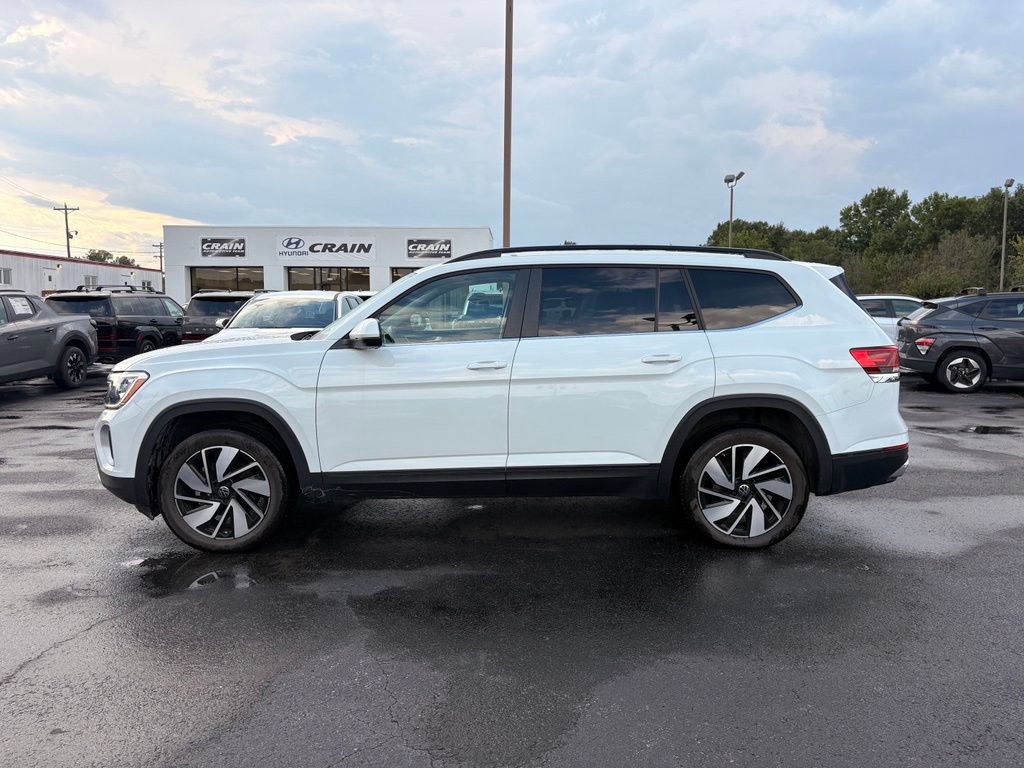 Used 2025 Volkswagen Atlas SE FWD image 4