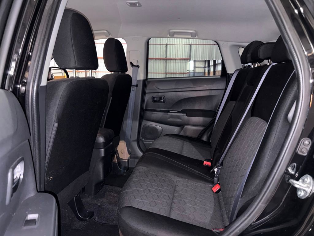 Used 2025 Mitsubishi Outlander Sport ES image 34