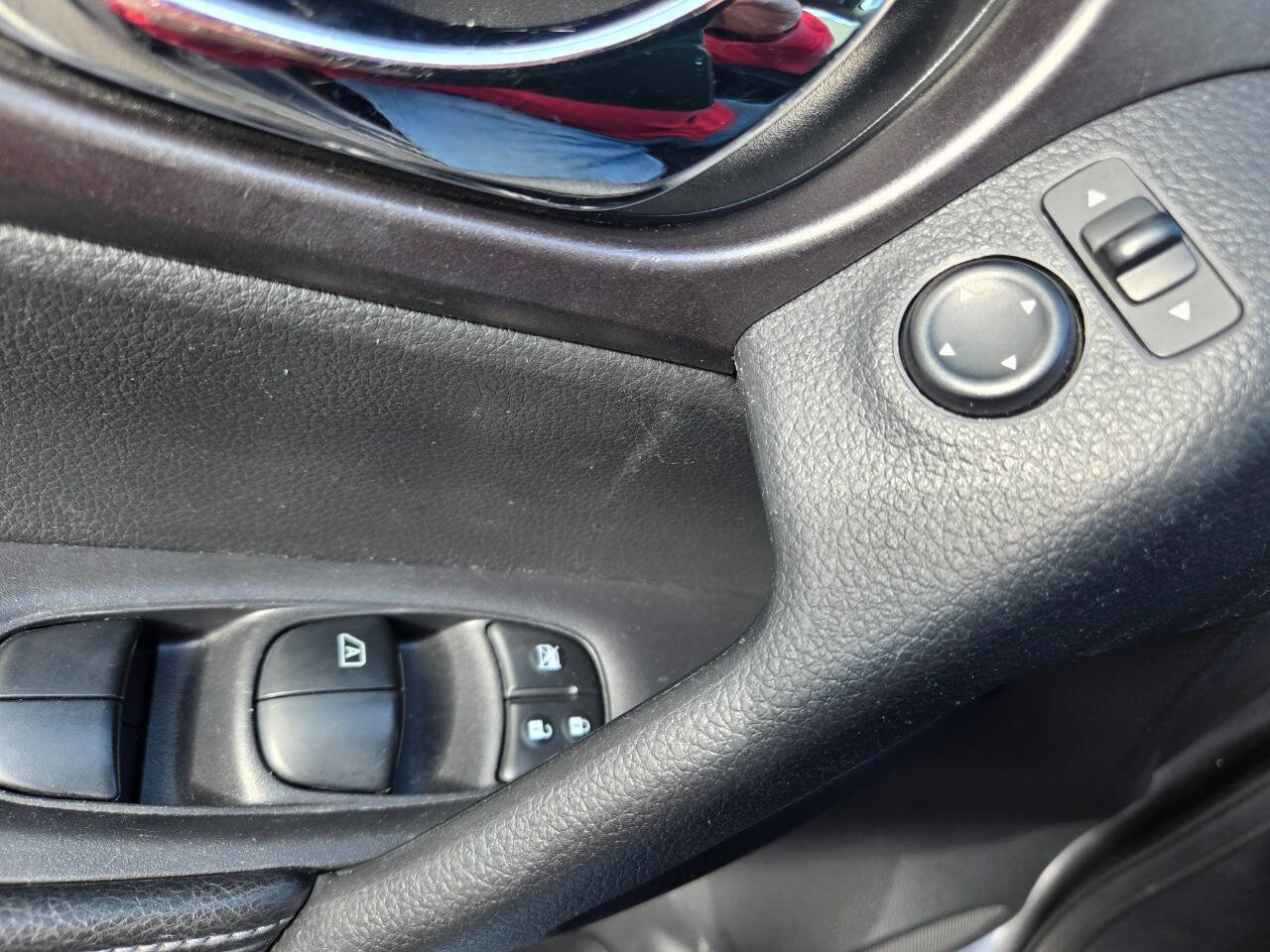 Used 2015 Nissan Rogue S AWD/4WD image 15