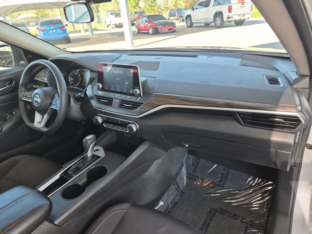 Used 2025 Nissan Altima 2.5 SV FWD image 21