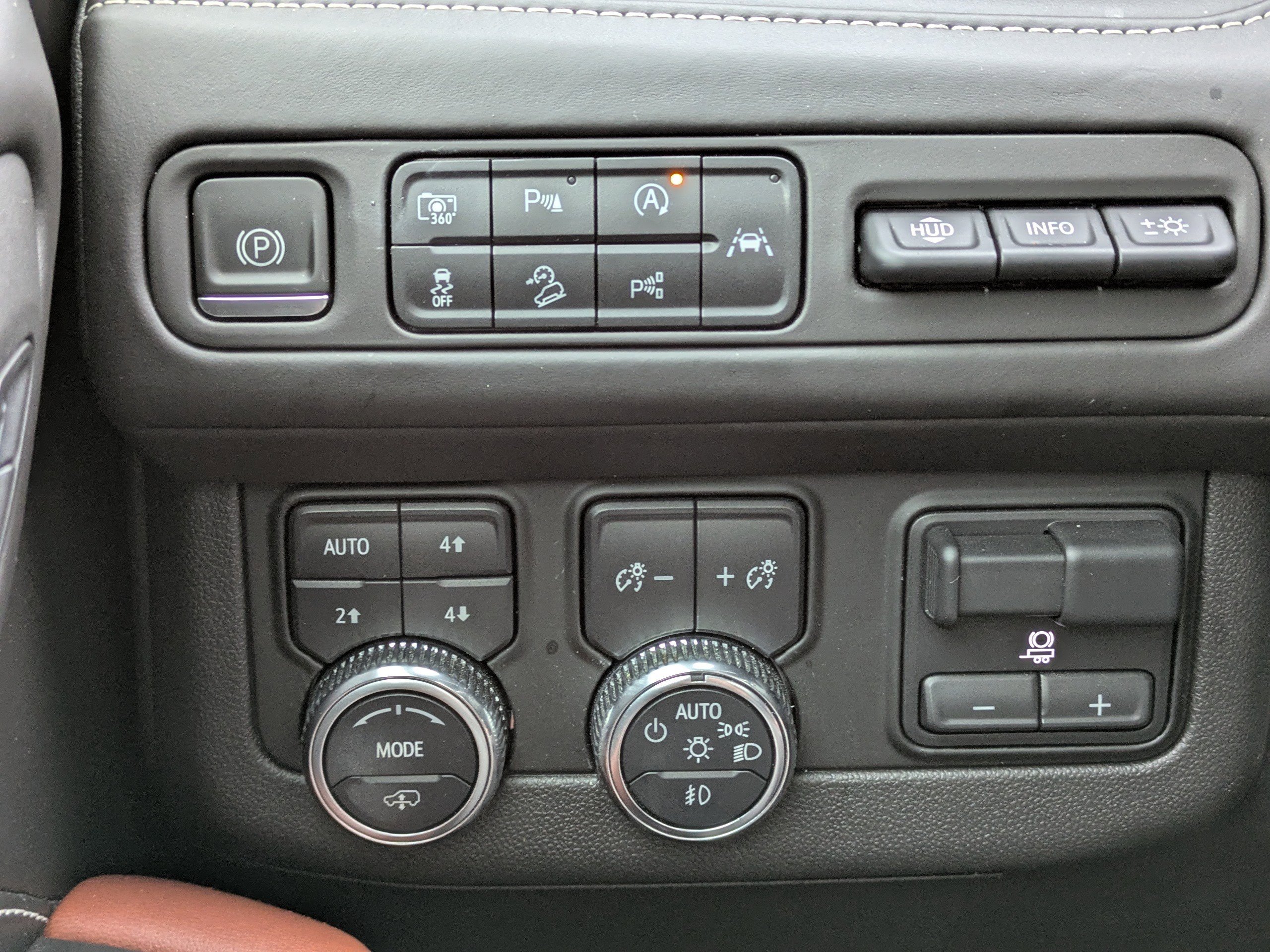 Used 2023 GMC Yukon Denali Ultimate image 31