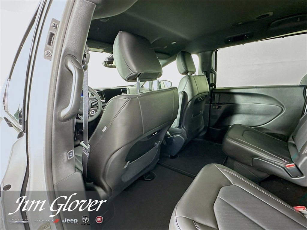 New 2026 Chrysler Pacifica Select w/ S Appearance Package image 17