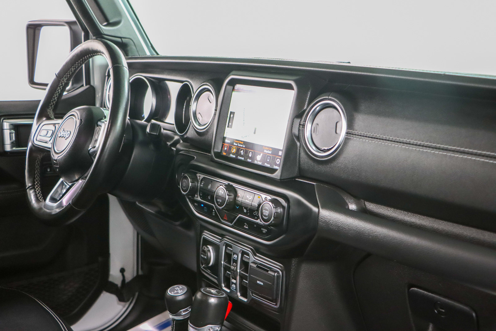 Used 2022 Jeep Wrangler Unlimited Sahara w/ Cold Weather Group AWD/4WD image 27
