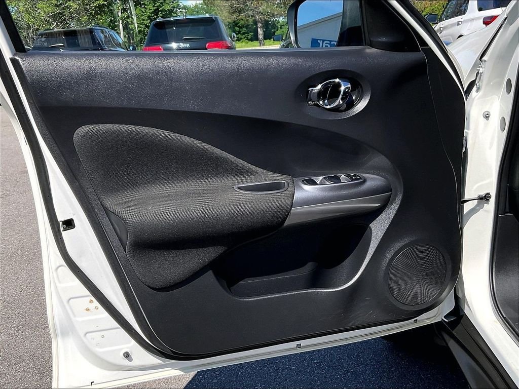 Used 2016 Nissan Juke SV AWD/4WD image 9