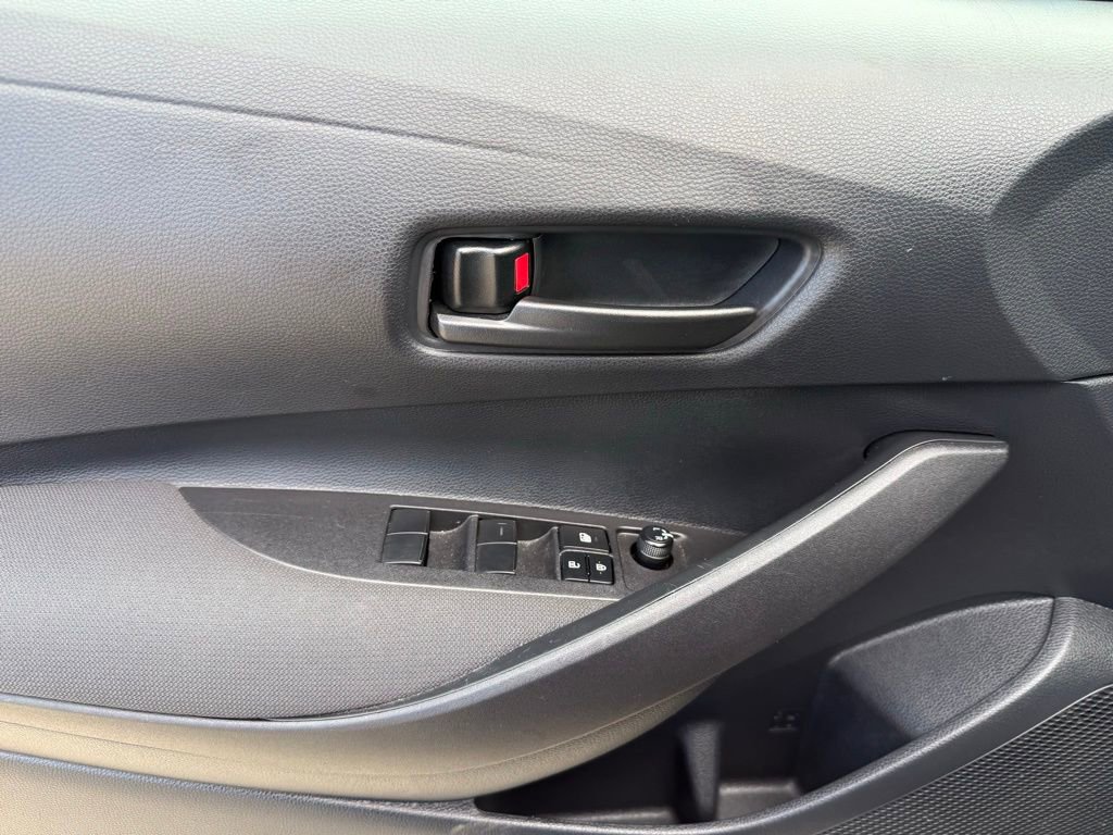 Used 2025 Toyota Corolla LE image 25