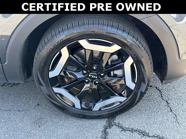 Used 2023 Kia Telluride EX w/ EX Captain's Chair Package image 7