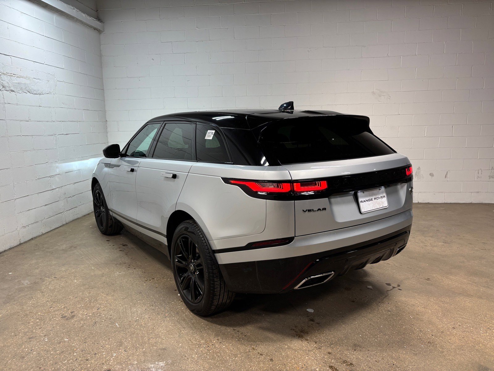 Used 2023 Land Rover Range Rover Velar R-Dynamic S AWD/4WD image 9