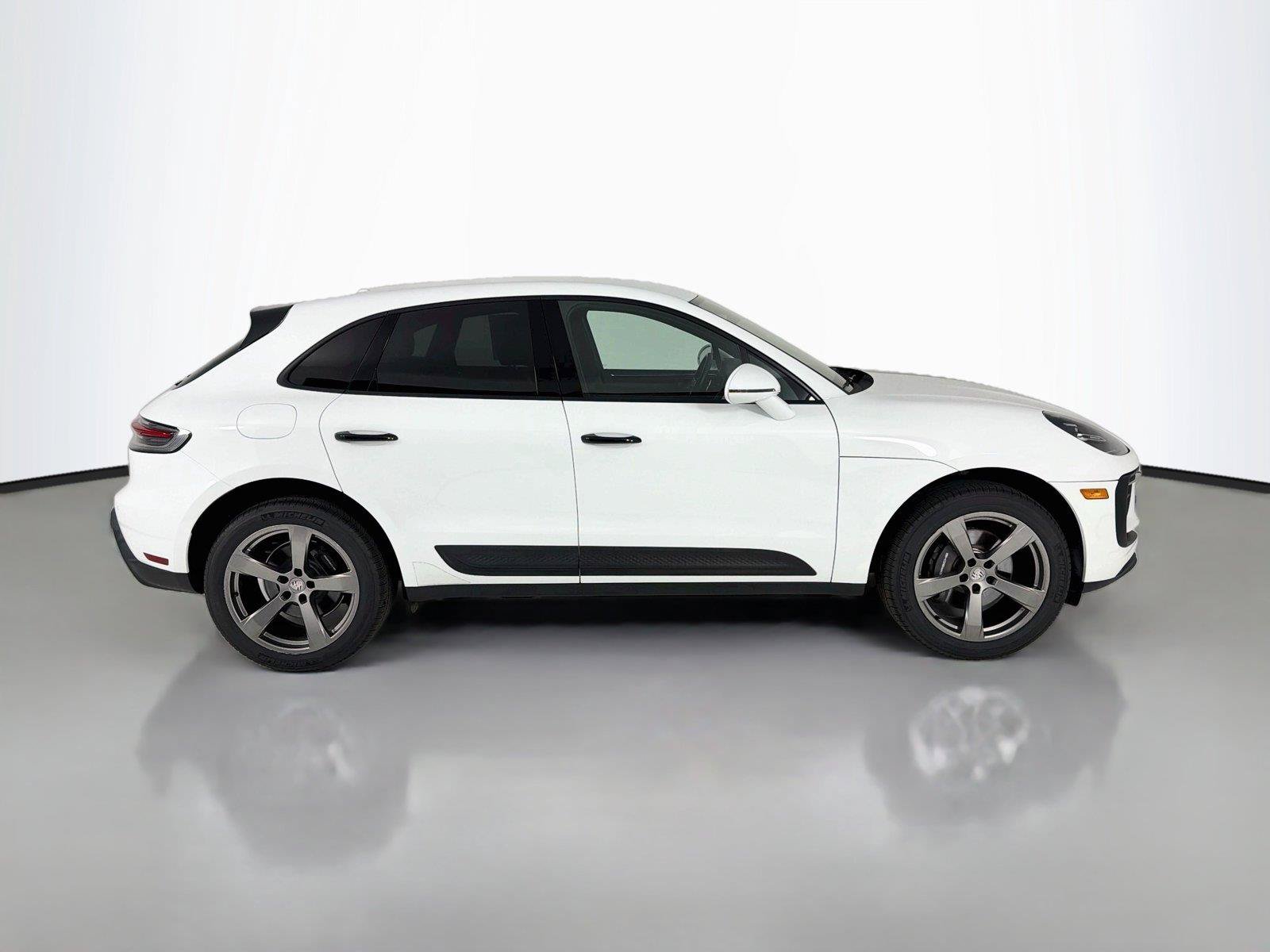 Used 2022 Porsche Macan AWD/4WD image 27